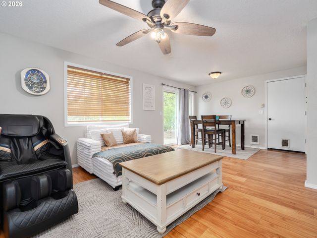 1002 W CHARLES St, Newberg, OR 97132