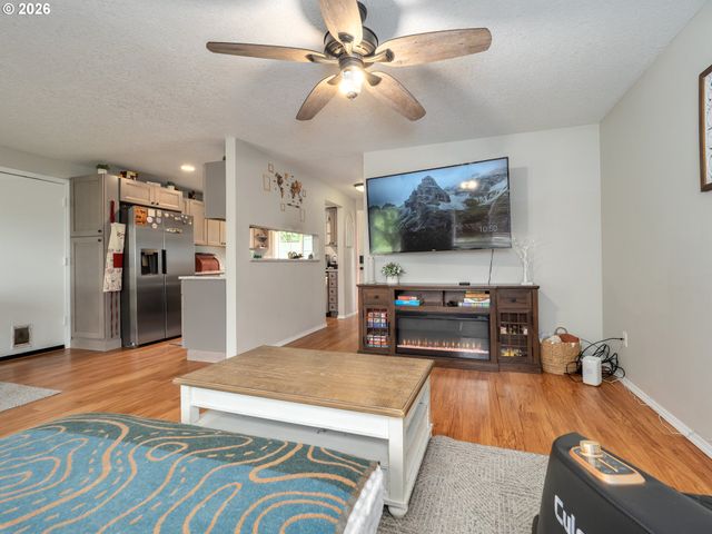 1002 W CHARLES St, Newberg, OR 97132