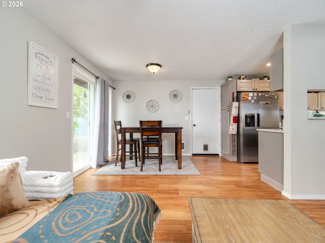 1002 W CHARLES St, Newberg, OR 97132