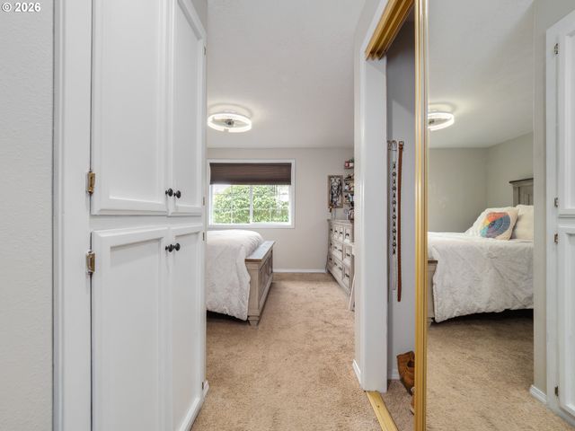 1002 W CHARLES St, Newberg, OR 97132