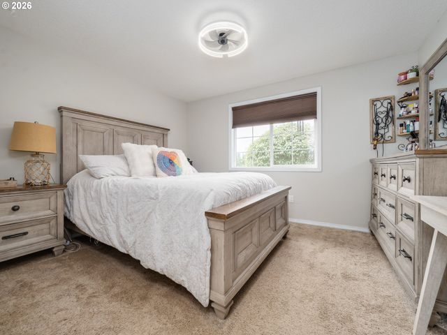 1002 W CHARLES St, Newberg, OR 97132
