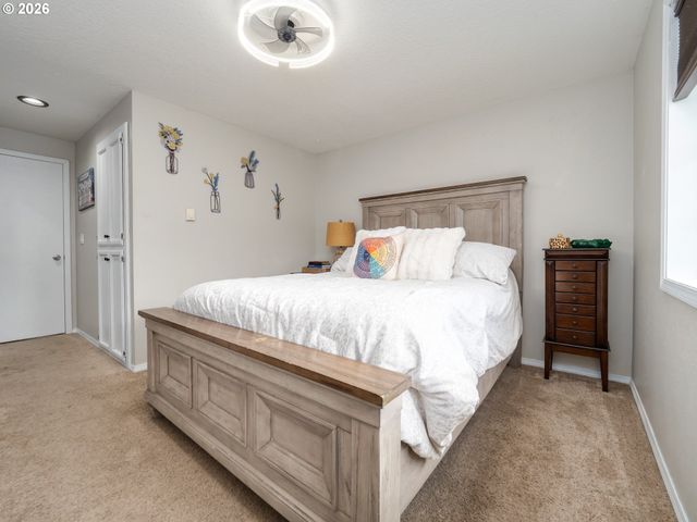 1002 W CHARLES St, Newberg, OR 97132