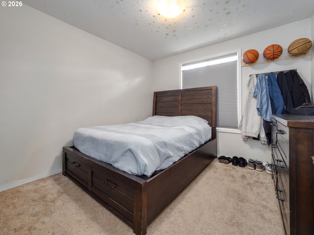 1002 W CHARLES St, Newberg, OR 97132