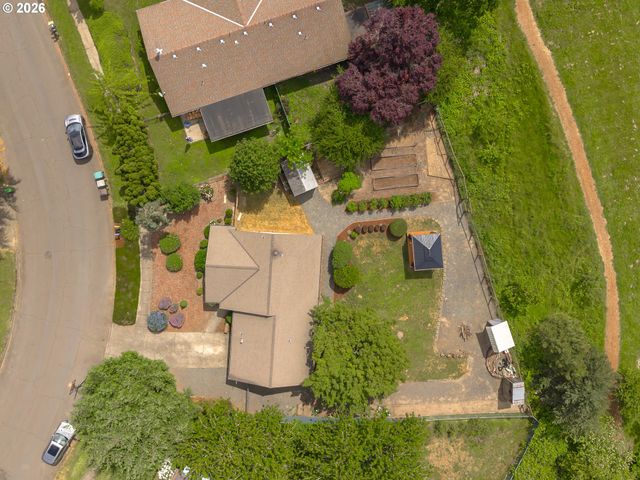 1002 W CHARLES St, Newberg, OR 97132