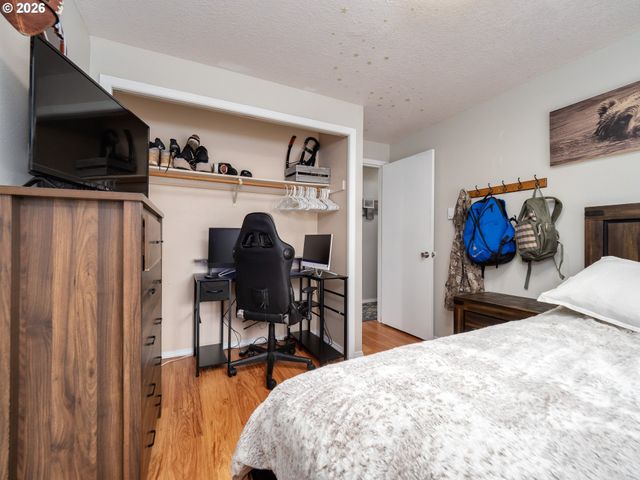 1002 W CHARLES St, Newberg, OR 97132