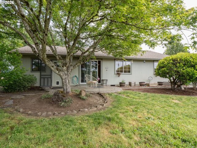1002 W CHARLES St, Newberg, OR 97132