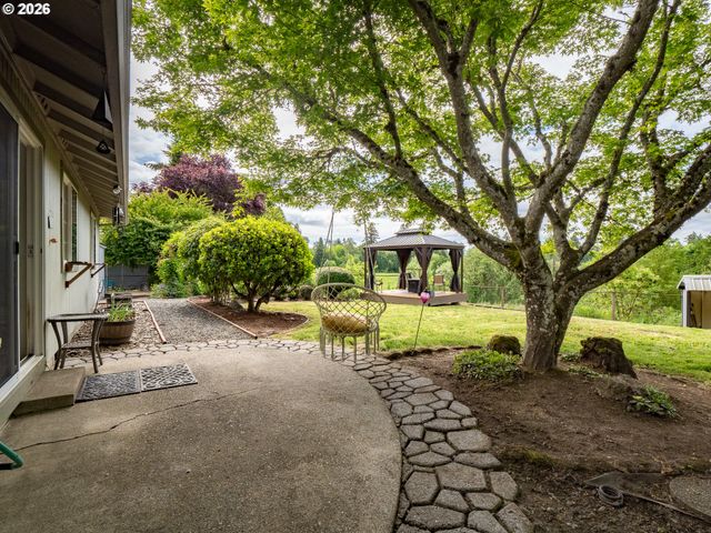 1002 W CHARLES St, Newberg, OR 97132