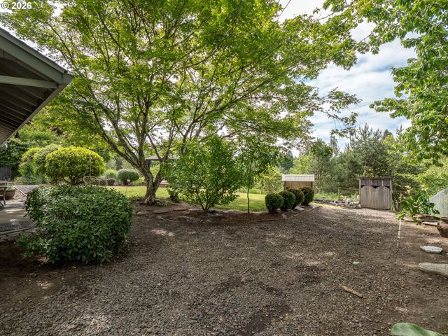 1002 W CHARLES St, Newberg, OR 97132
