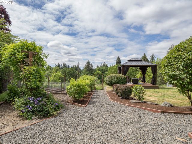 1002 W CHARLES St, Newberg, OR 97132
