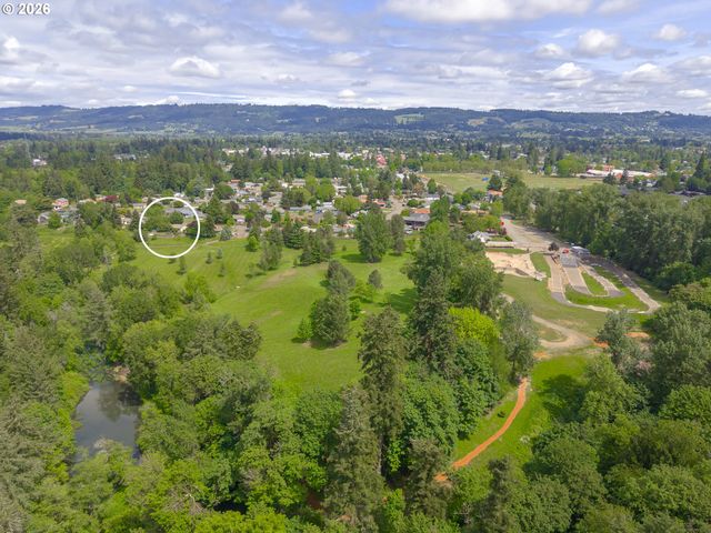 1002 W CHARLES St, Newberg, OR 97132