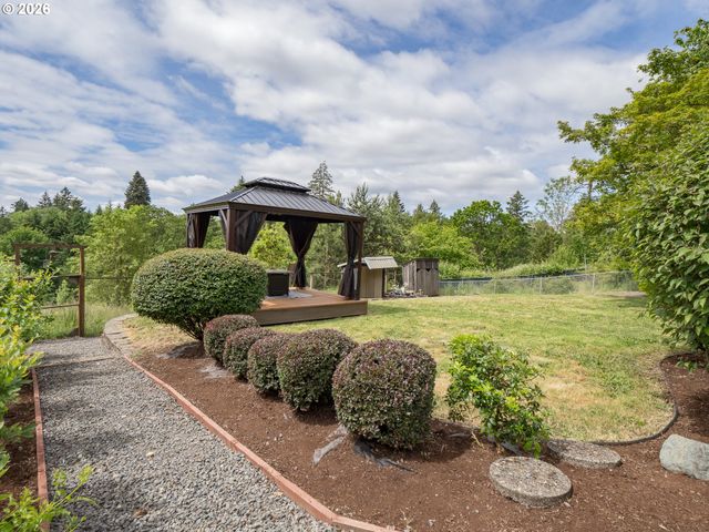 1002 W CHARLES St, Newberg, OR 97132