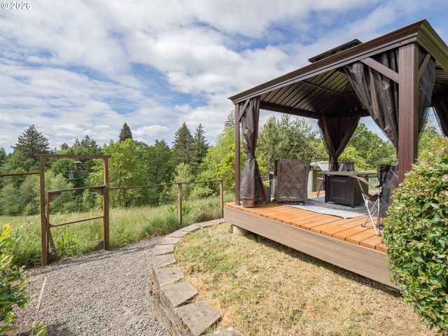 1002 W CHARLES St, Newberg, OR 97132