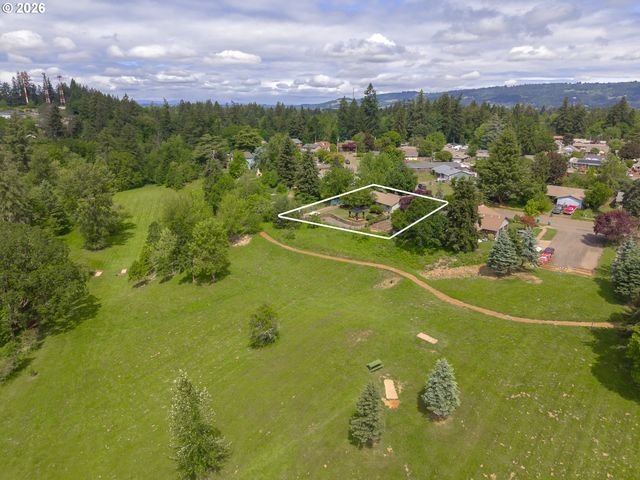1002 W CHARLES St, Newberg, OR 97132