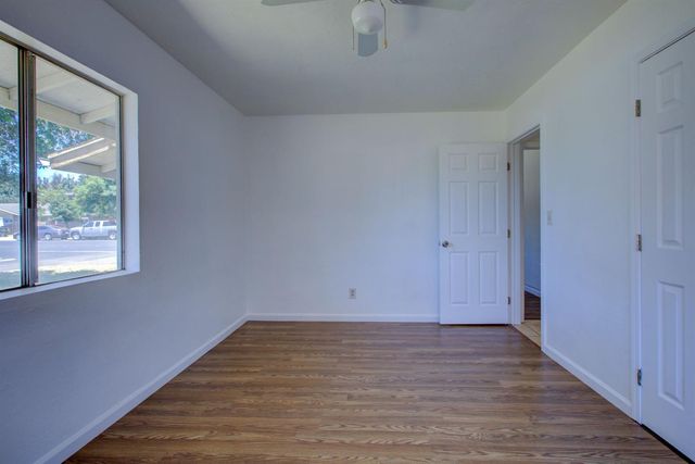 2354 Lambert St, Modesto, CA 95354
