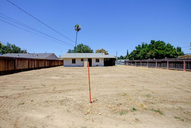 2354 Lambert St, Modesto, CA 95354