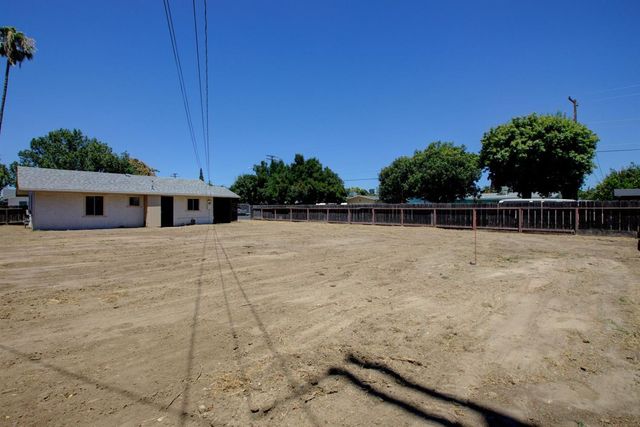 2354 Lambert St, Modesto, CA 95354