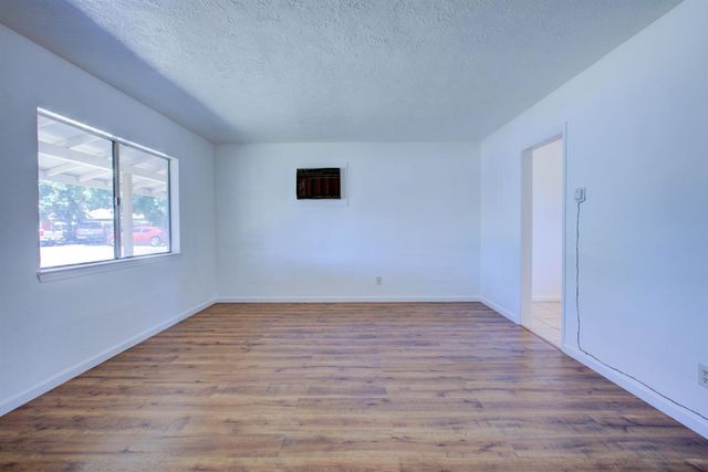 2354 Lambert St, Modesto, CA 95354