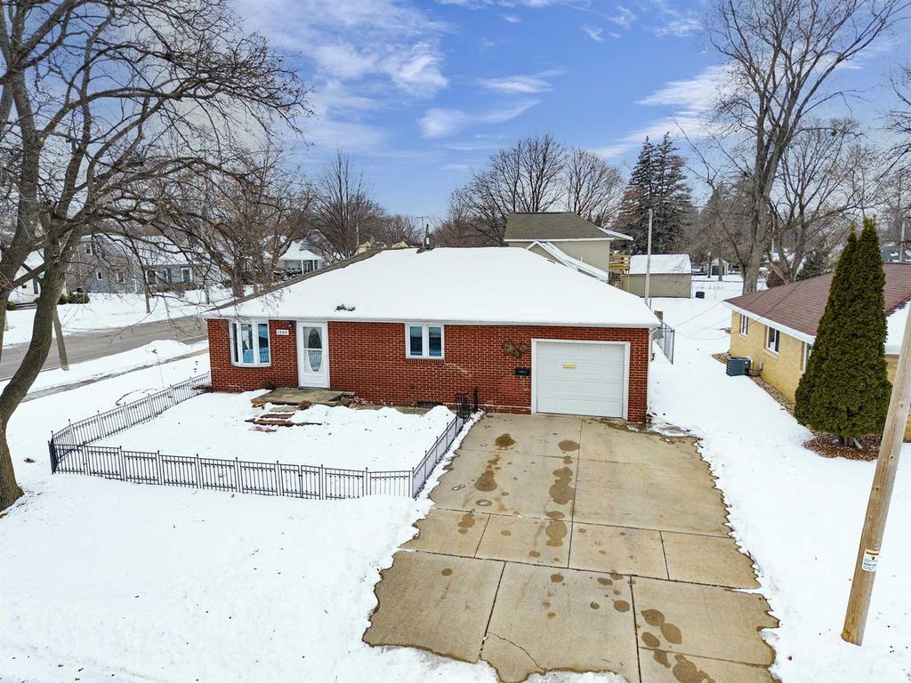 1325 S HARMON STREET, Appleton, WI 54915