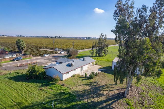 12027 S Brawley Avenue, Caruthers, CA 93609