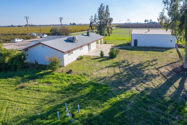 12027 S Brawley Avenue, Caruthers, CA 93609