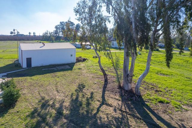 12027 S Brawley Avenue, Caruthers, CA 93609