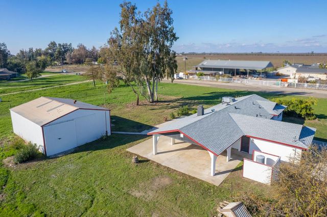 12027 S Brawley Avenue, Caruthers, CA 93609