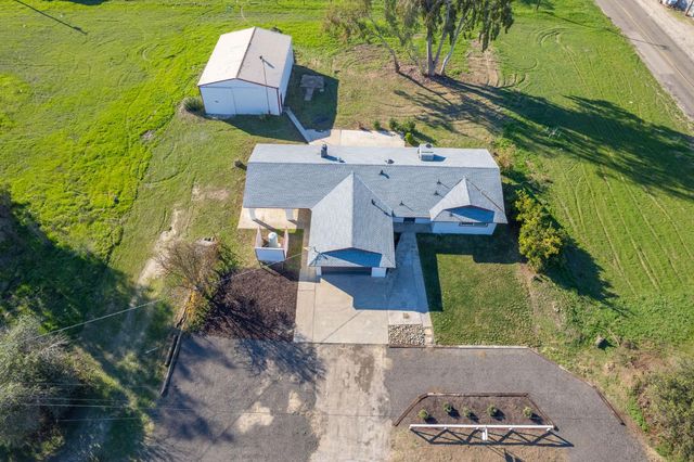 12027 S Brawley Avenue, Caruthers, CA 93609