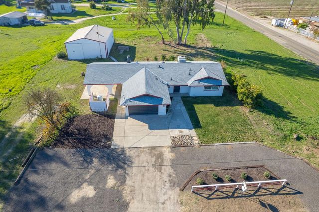 12027 S Brawley Avenue, Caruthers, CA 93609