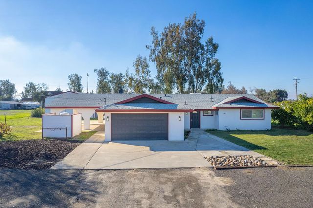 12027 S Brawley Avenue, Caruthers, CA 93609