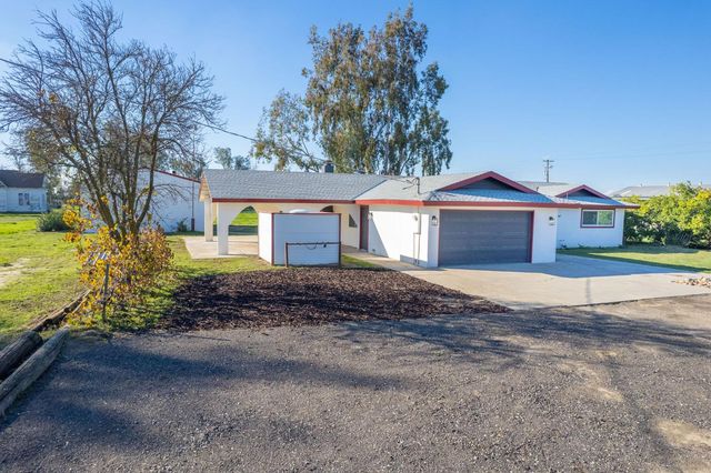 12027 S Brawley Avenue, Caruthers, CA 93609