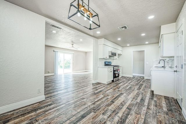 12027 S Brawley Avenue, Caruthers, CA 93609