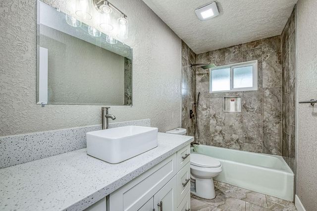 12027 S Brawley Avenue, Caruthers, CA 93609