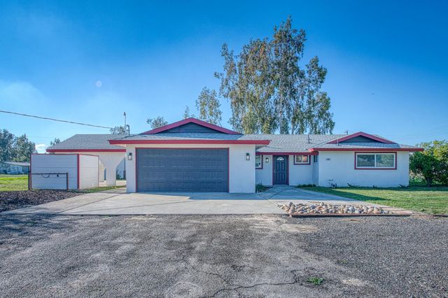 12027 S Brawley Avenue, Caruthers, CA 93609
