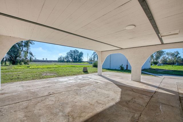 12027 S Brawley Avenue, Caruthers, CA 93609