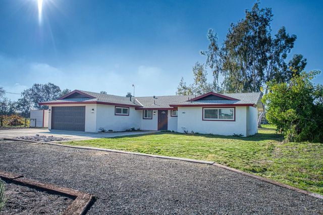 12027 S Brawley Avenue, Caruthers, CA 93609