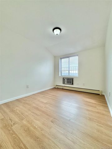 57-39 Mazeau Street 3rd Fl, Maspeth, NY 11378