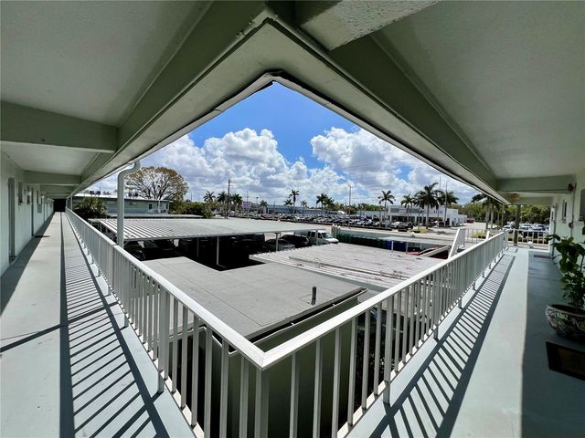 3463 BEE RIDGE ROAD 318, Sarasota, FL 34239