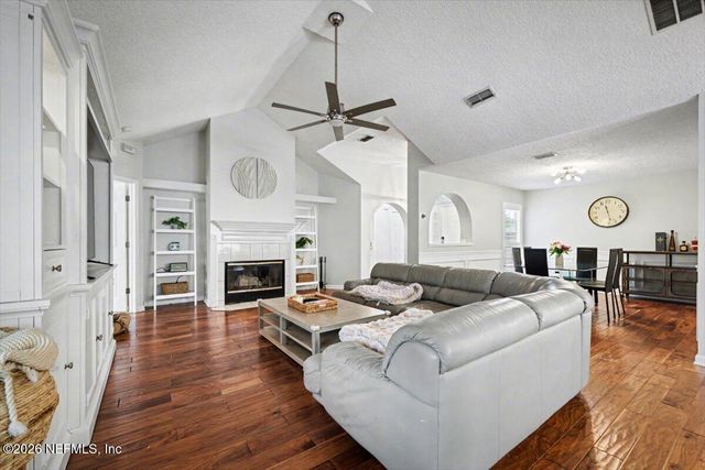 8258 SHADE TREE Court, Jacksonville, FL 32256