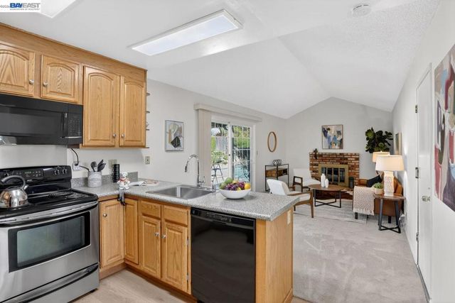 7800 7800 Woodren Ct, Dublin, CA 94568