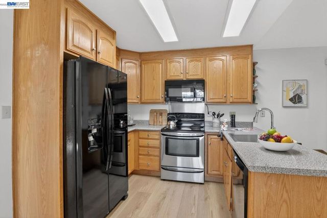 7800 7800 Woodren Ct, Dublin, CA 94568