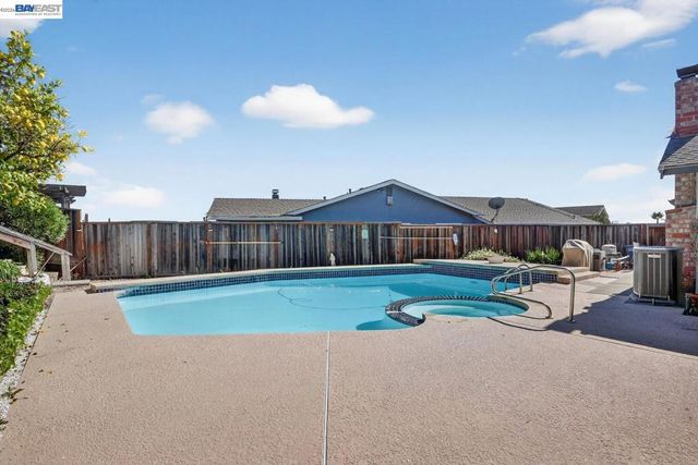 7800 7800 Woodren Ct, Dublin, CA 94568