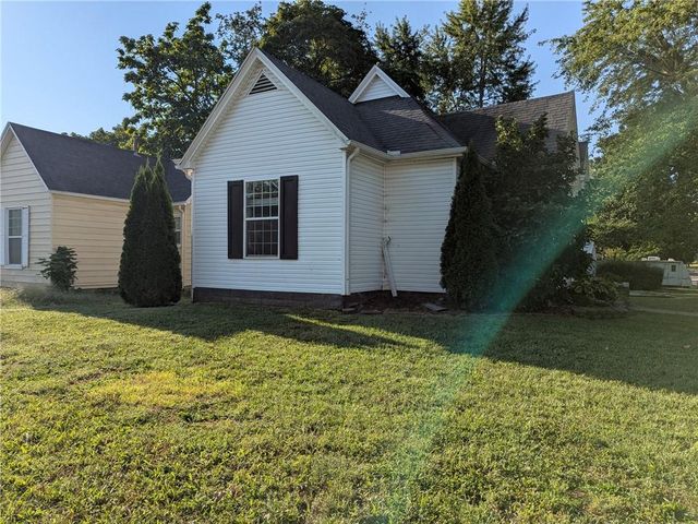 1001 S Marvin Avenue, Sedalia, MO 65301