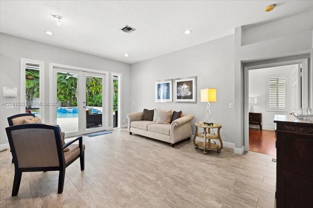 6982 Coronado Way, Pembroke Pines, FL 33331