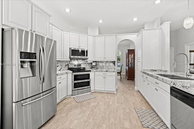 6982 Coronado Way, Pembroke Pines, FL 33331