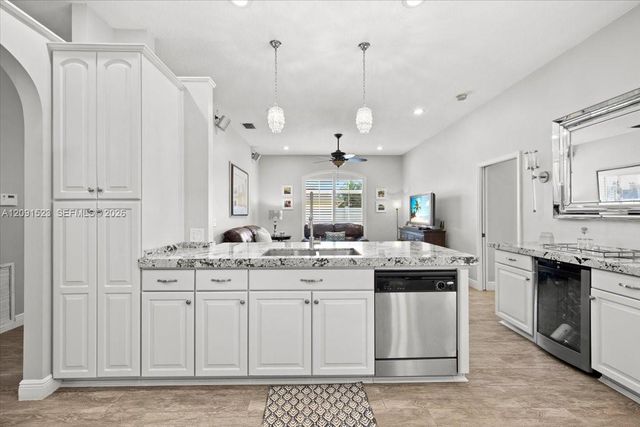 6982 Coronado Way, Pembroke Pines, FL 33331