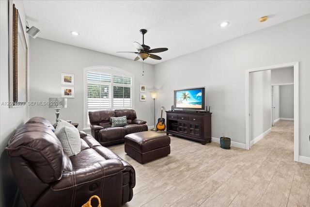 6982 Coronado Way, Pembroke Pines, FL 33331