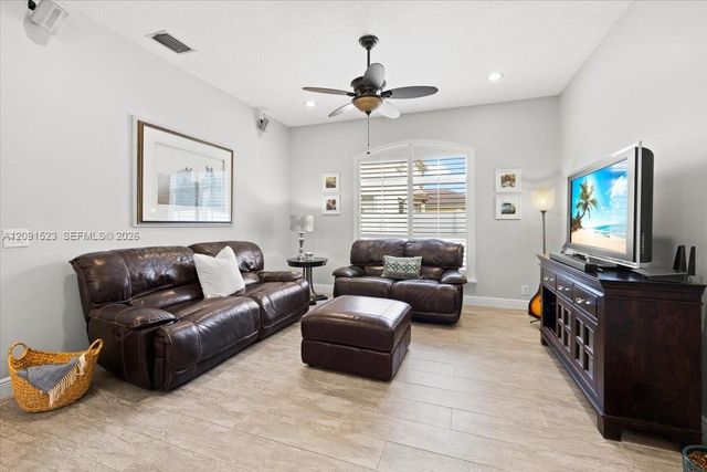 6982 Coronado Way, Pembroke Pines, FL 33331