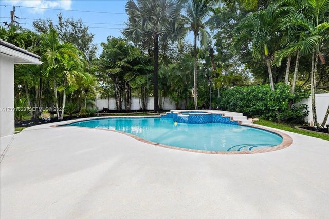 6982 Coronado Way, Pembroke Pines, FL 33331