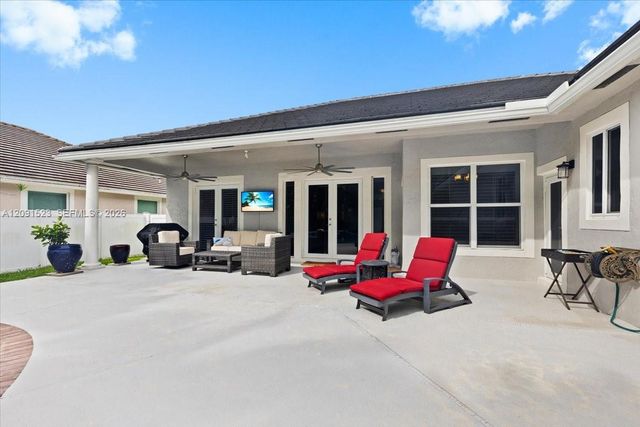 6982 Coronado Way, Pembroke Pines, FL 33331