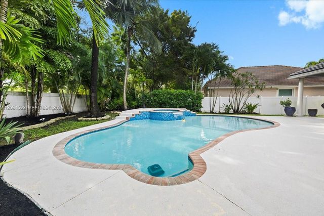 6982 Coronado Way, Pembroke Pines, FL 33331